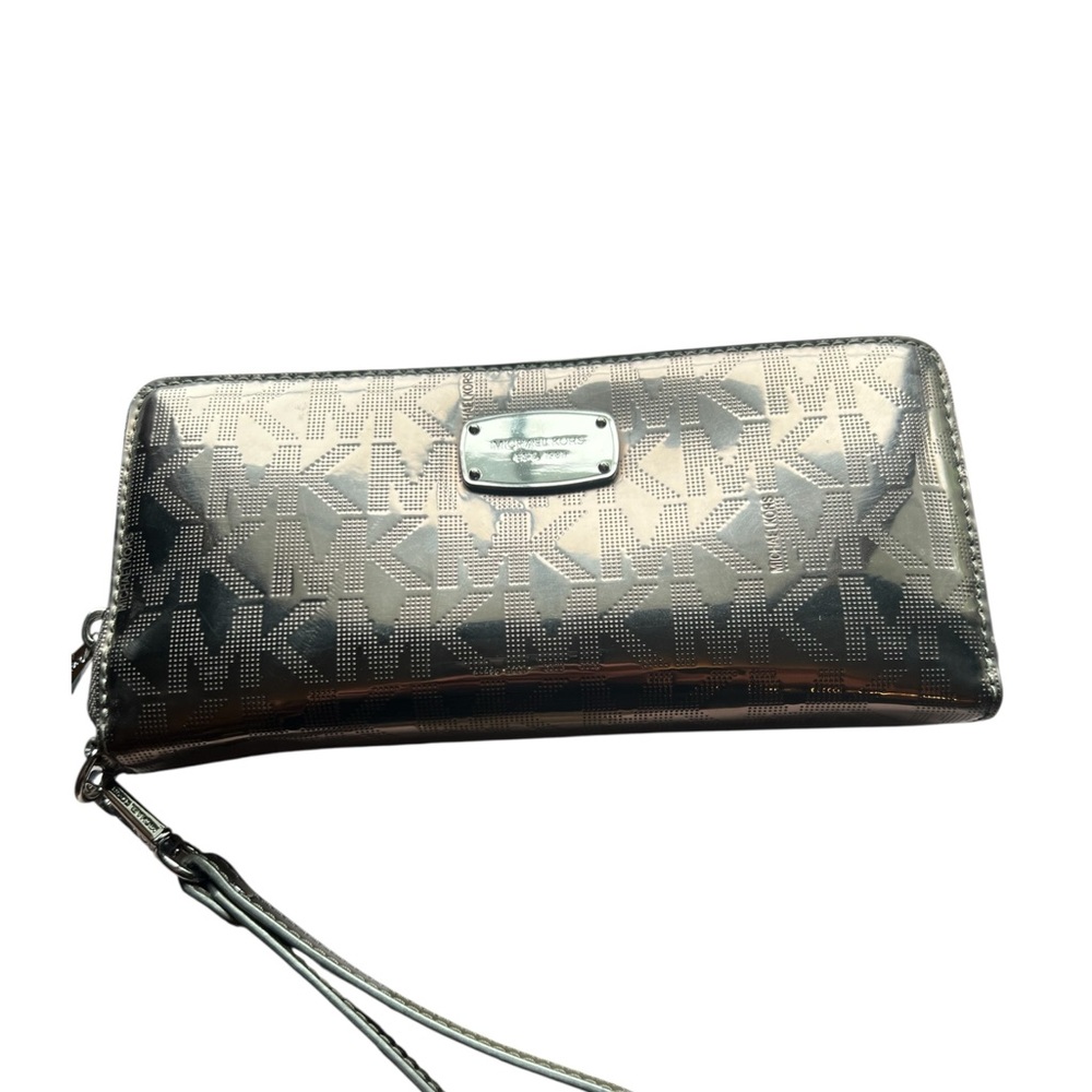 Michael Kors continental wallet, wristlet. Like NEW! - Picture 11 of 11